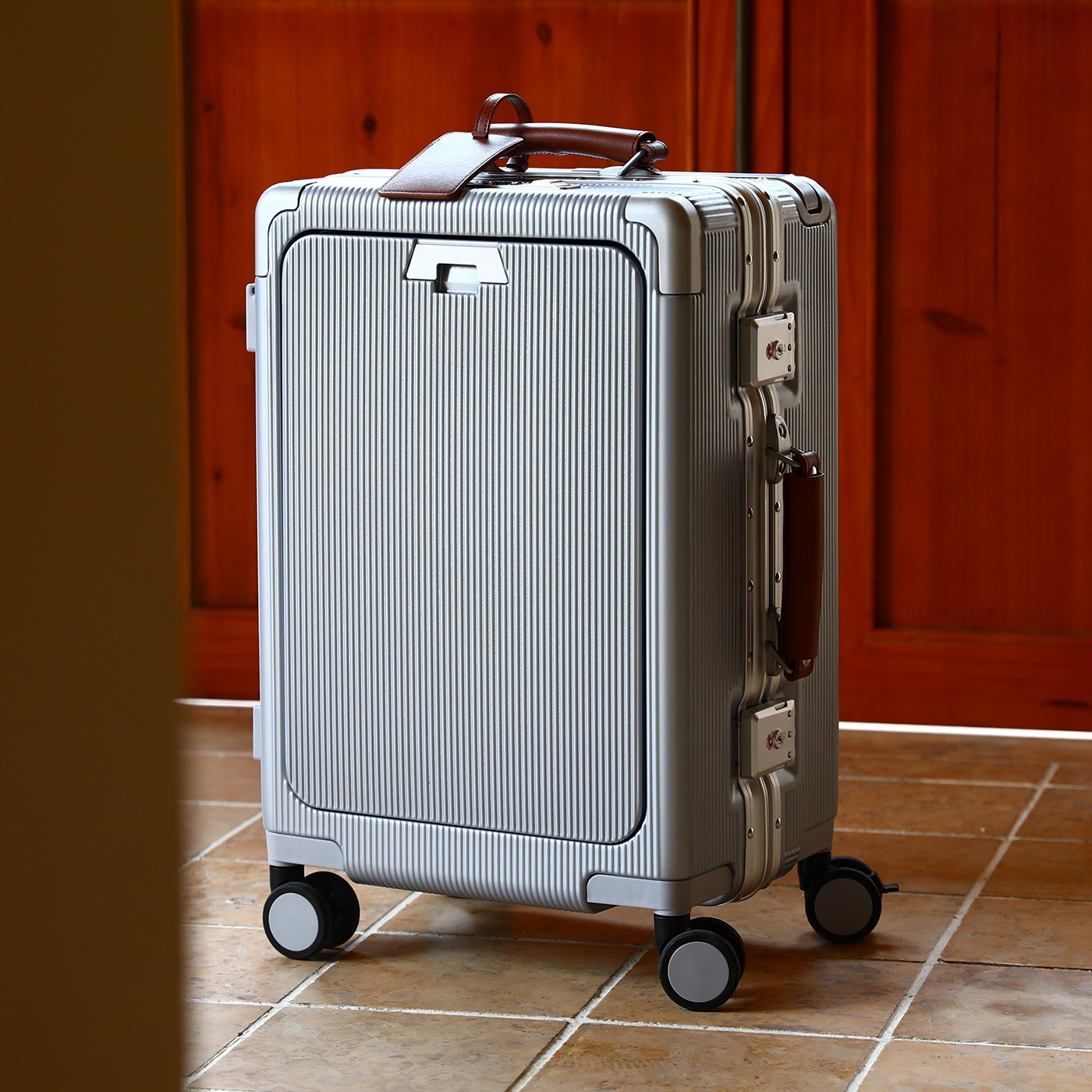 Large Capacity Allowed To Boar - Aluminum Frame Carry On Luggage recension och pris