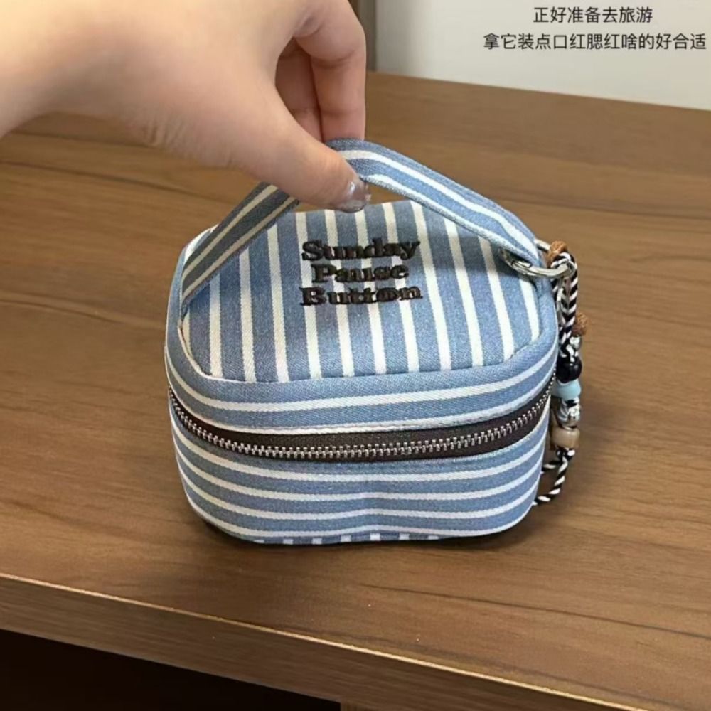 Portable Blue White Striped Sq - Cosmetic Bags recension och pris